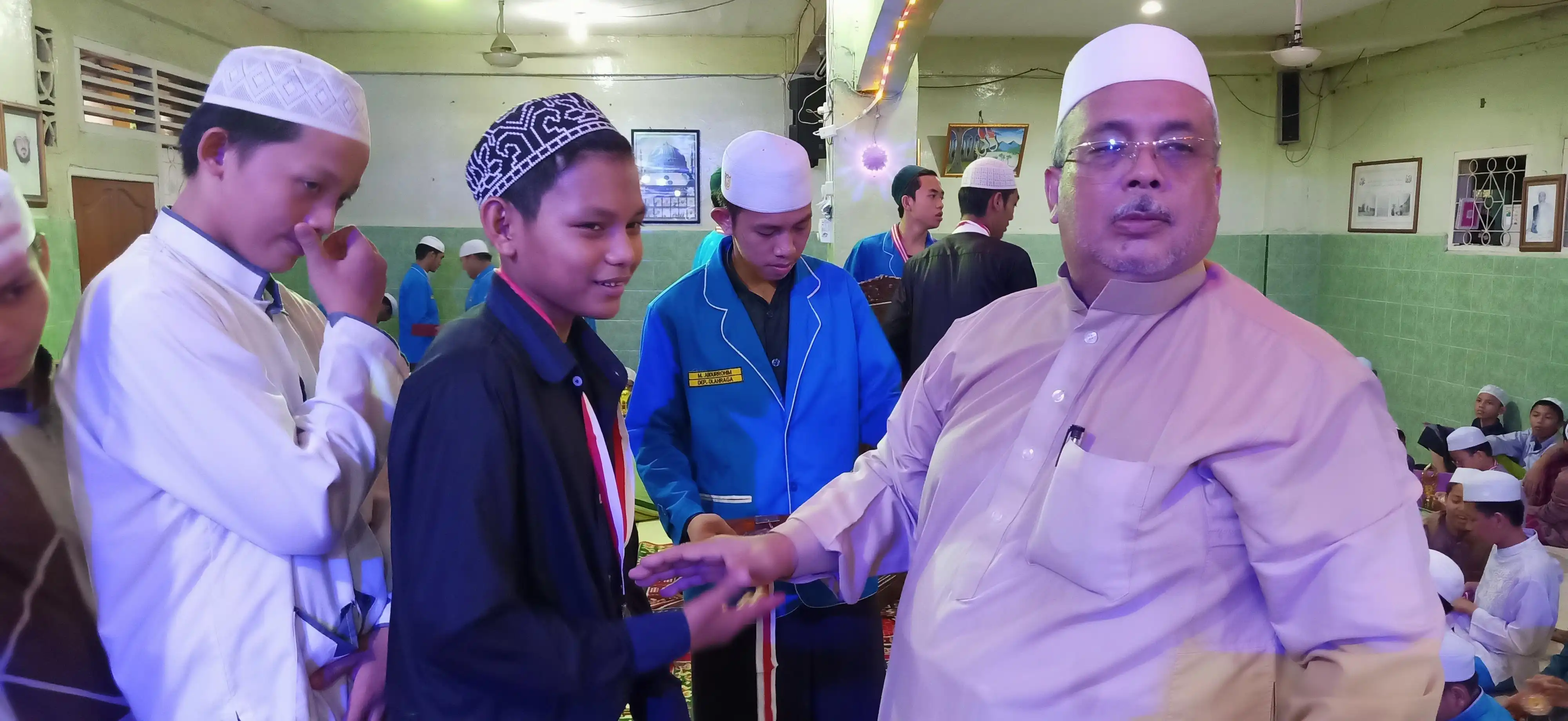 Pembagian Hadiah 175
